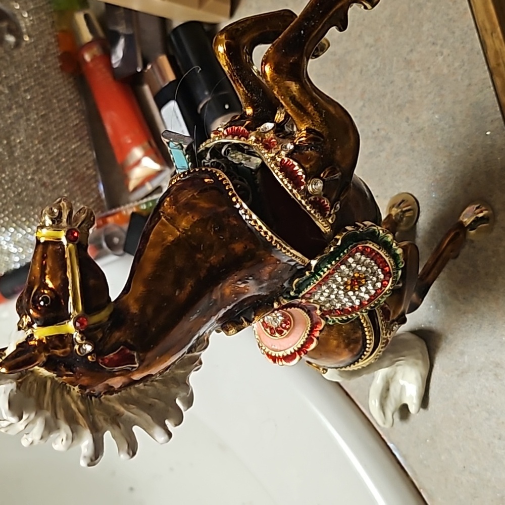 Horse jewelry holder